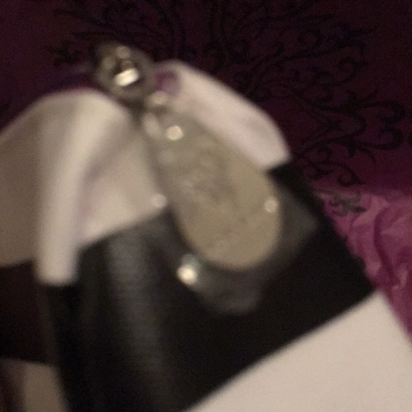 Brand new younique makeup bag - Picture 3 of 4